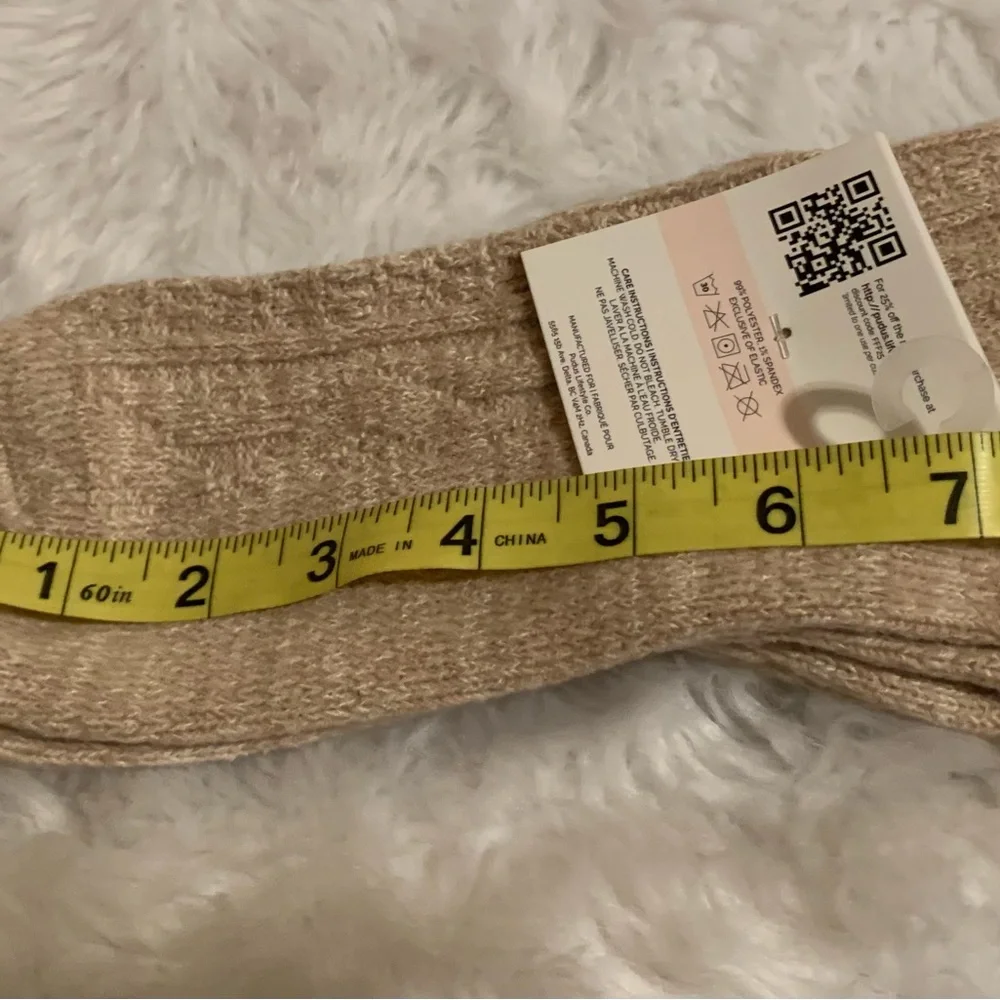 PUDUS ladies 99% soft poly tan color Sweater socks NWT size 6-10